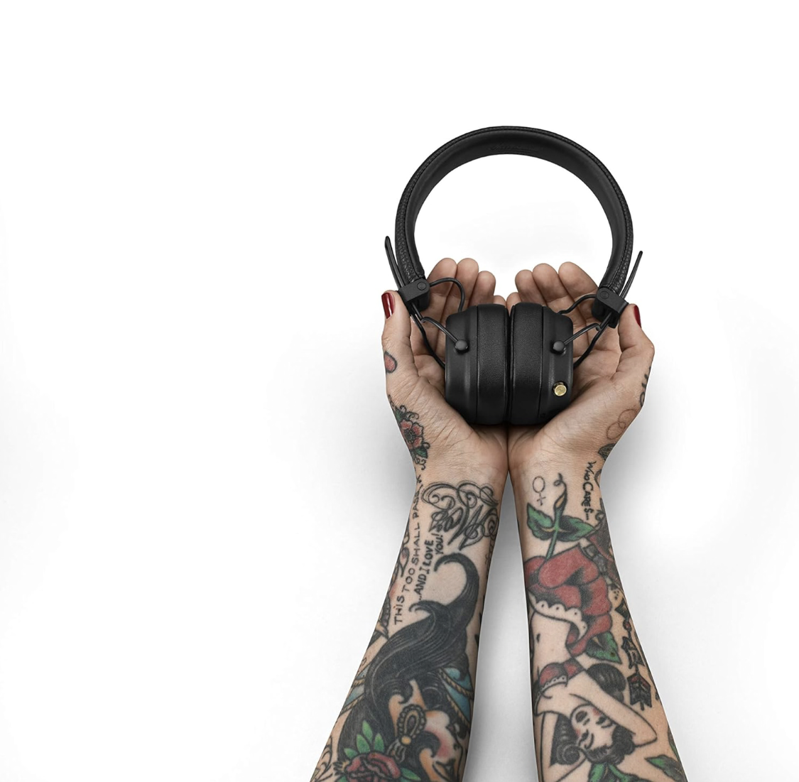 Marshall Major IV on-ear headphones with Bluetooth 5.0 and intuitive multi-directional control knob for easy playback management.